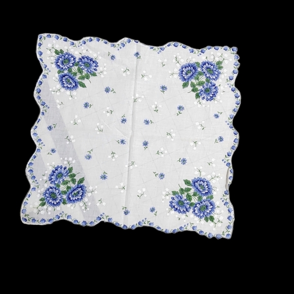 Three beautiful 1950s floral handkerchiefs #2 - Picture 3 of 7